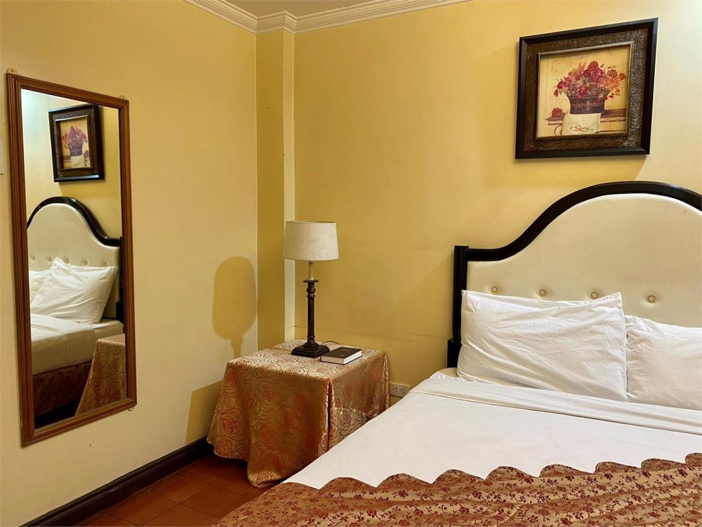 White Knight Hotel Intramuros Manila Exterior photo