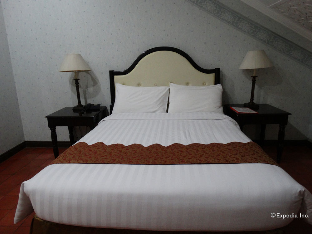 White Knight Hotel Intramuros Manila Exterior photo