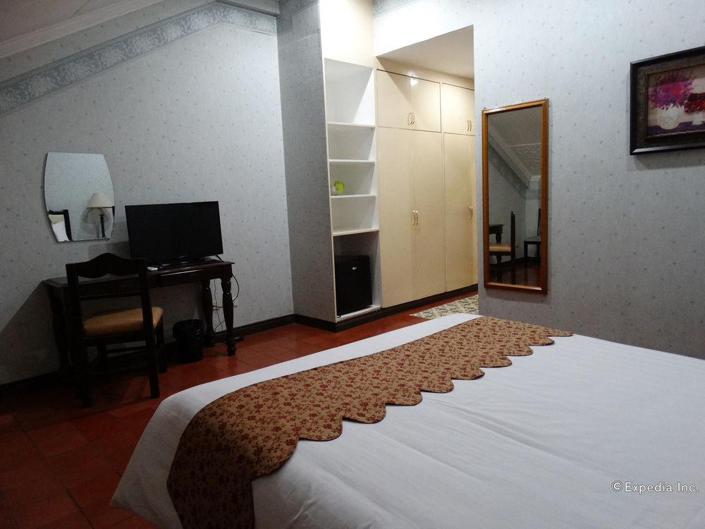 White Knight Hotel Intramuros Manila Exterior photo