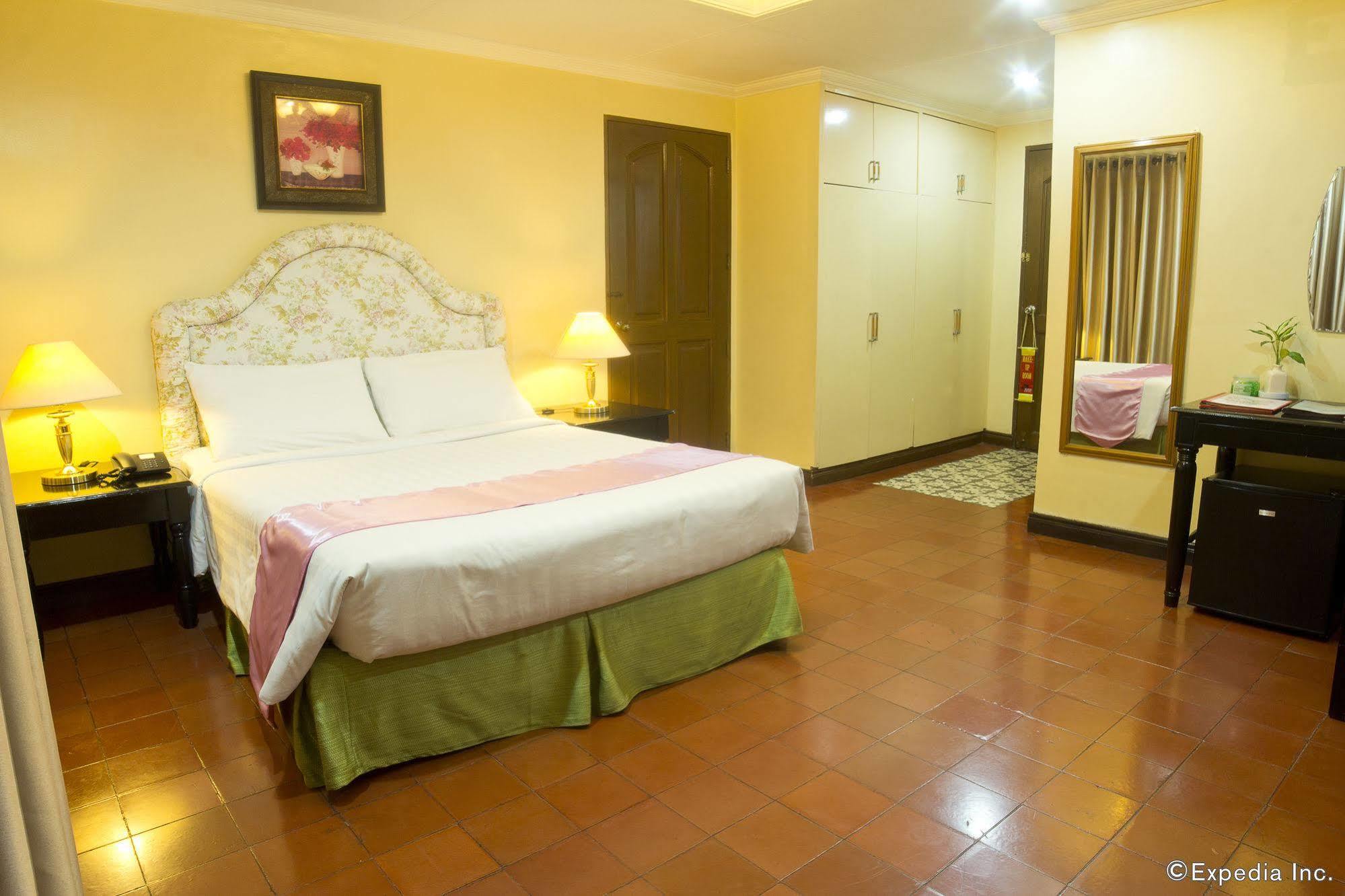 White Knight Hotel Intramuros Manila Exterior photo