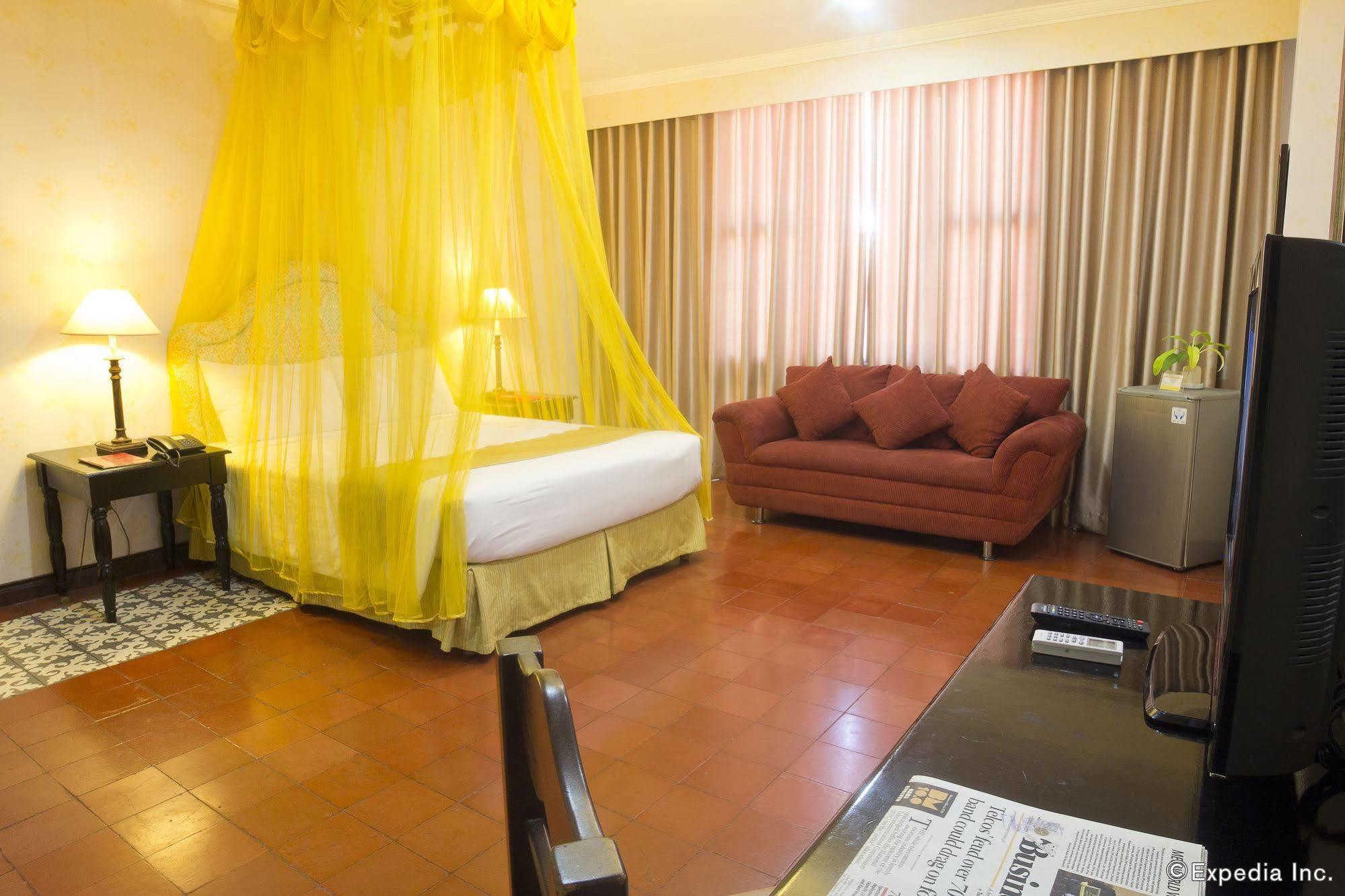White Knight Hotel Intramuros Manila Exterior photo